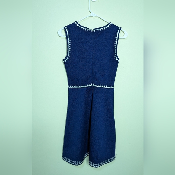 Blue embroidered dress - Picture 2 of 2